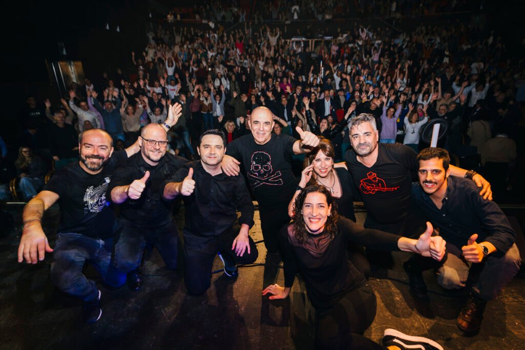 Foto final del concierto de Conductores Suicidas en el Pazo de Cultura de Pontevedra